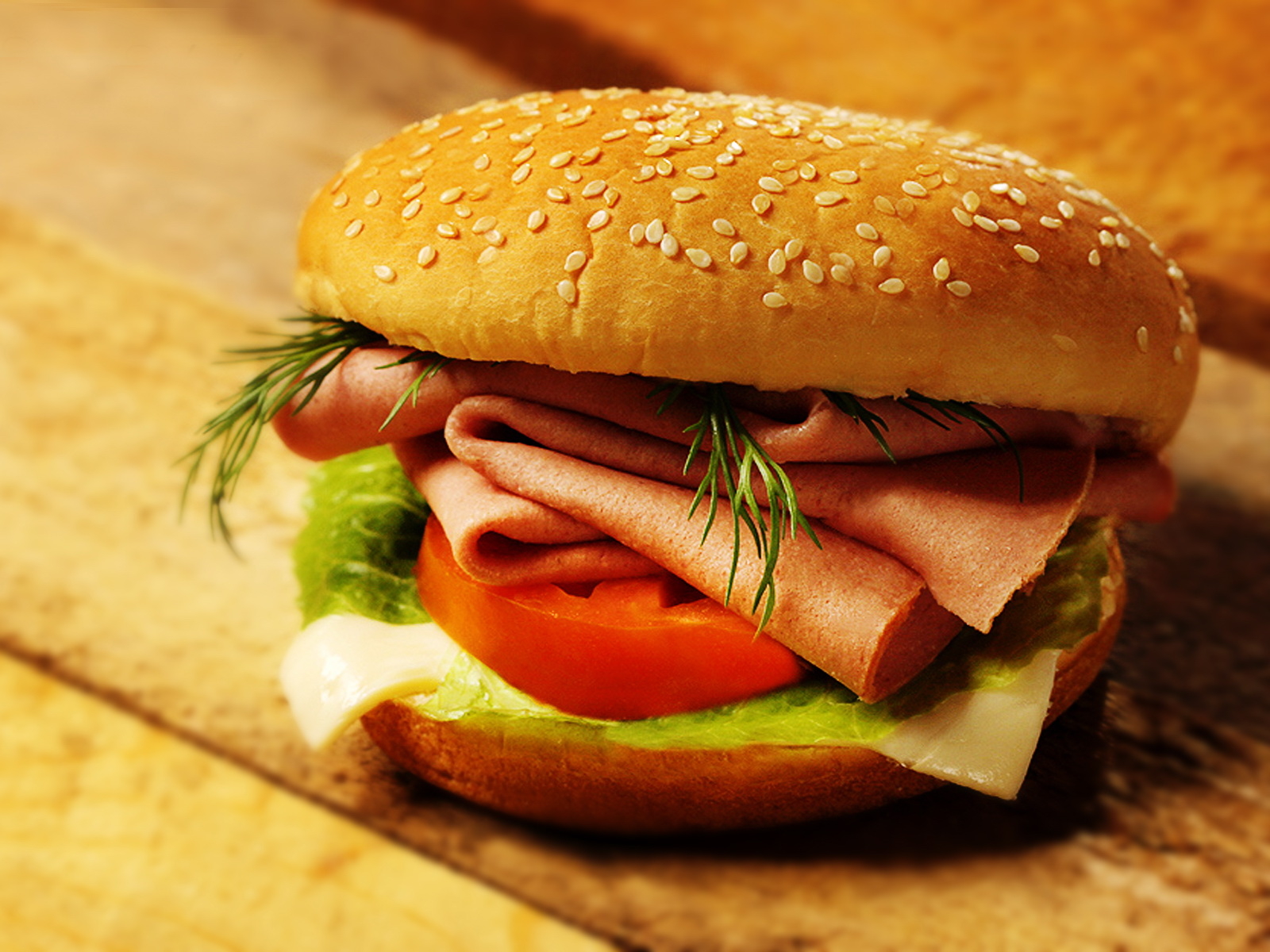 Гамбургер с ветчиной