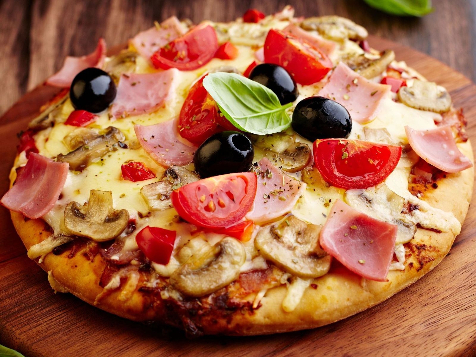 Pizza with tomatoes
