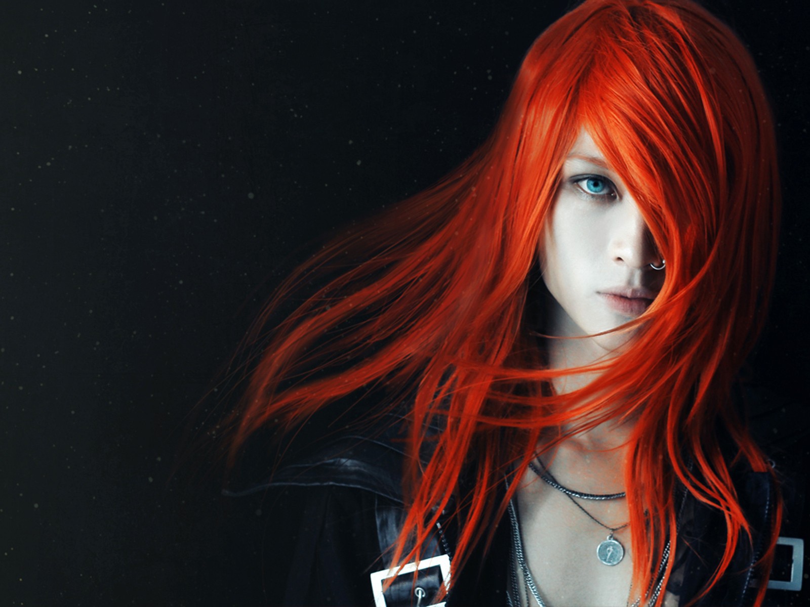 Красноволосая