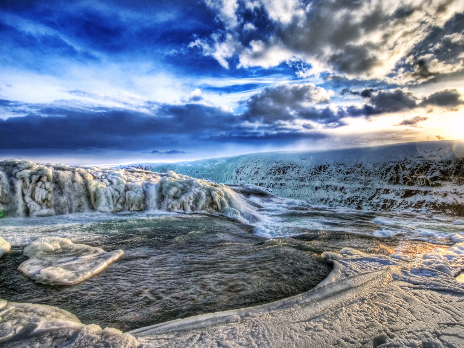 Зимняя река