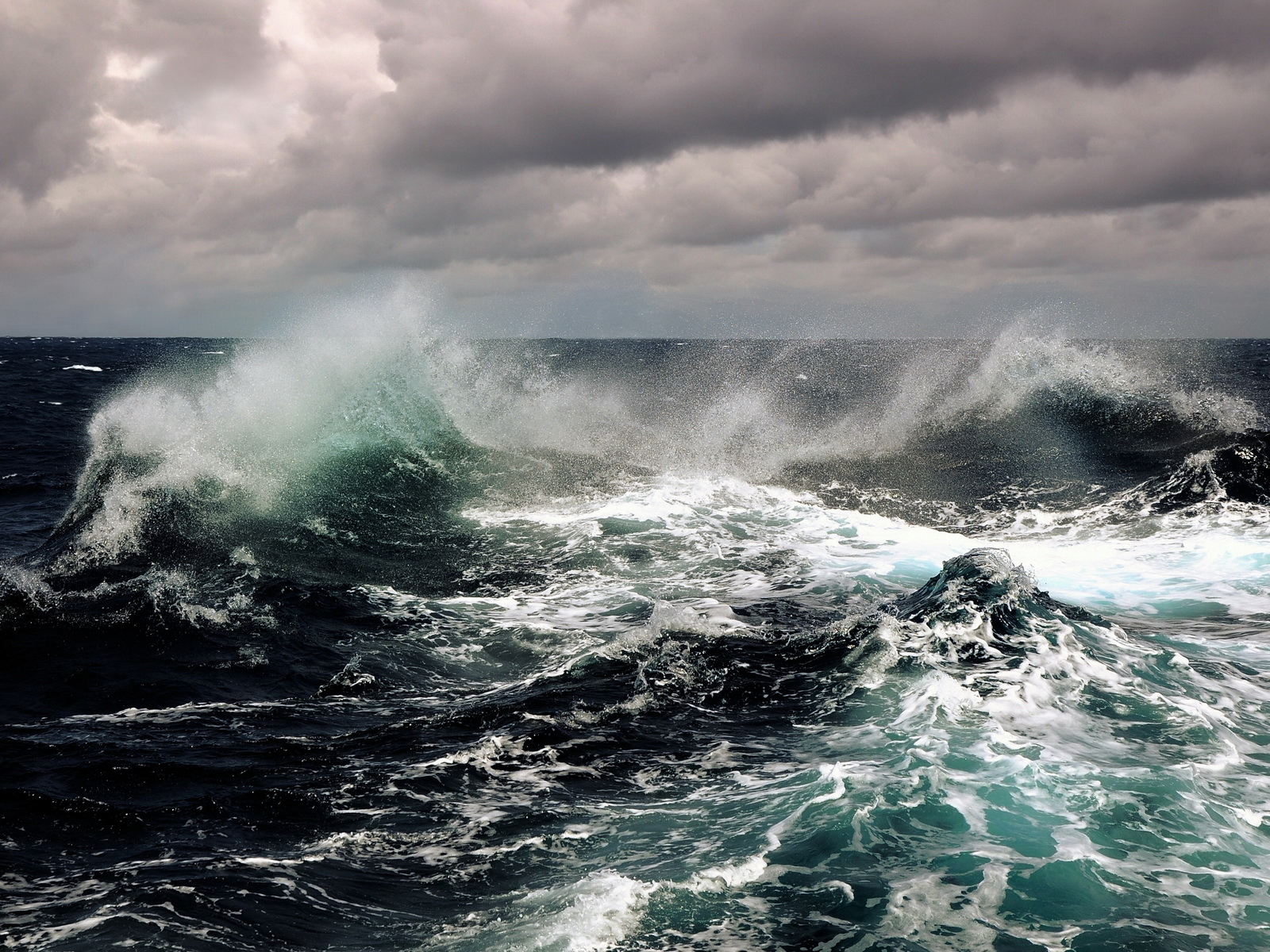 Неспокойное море