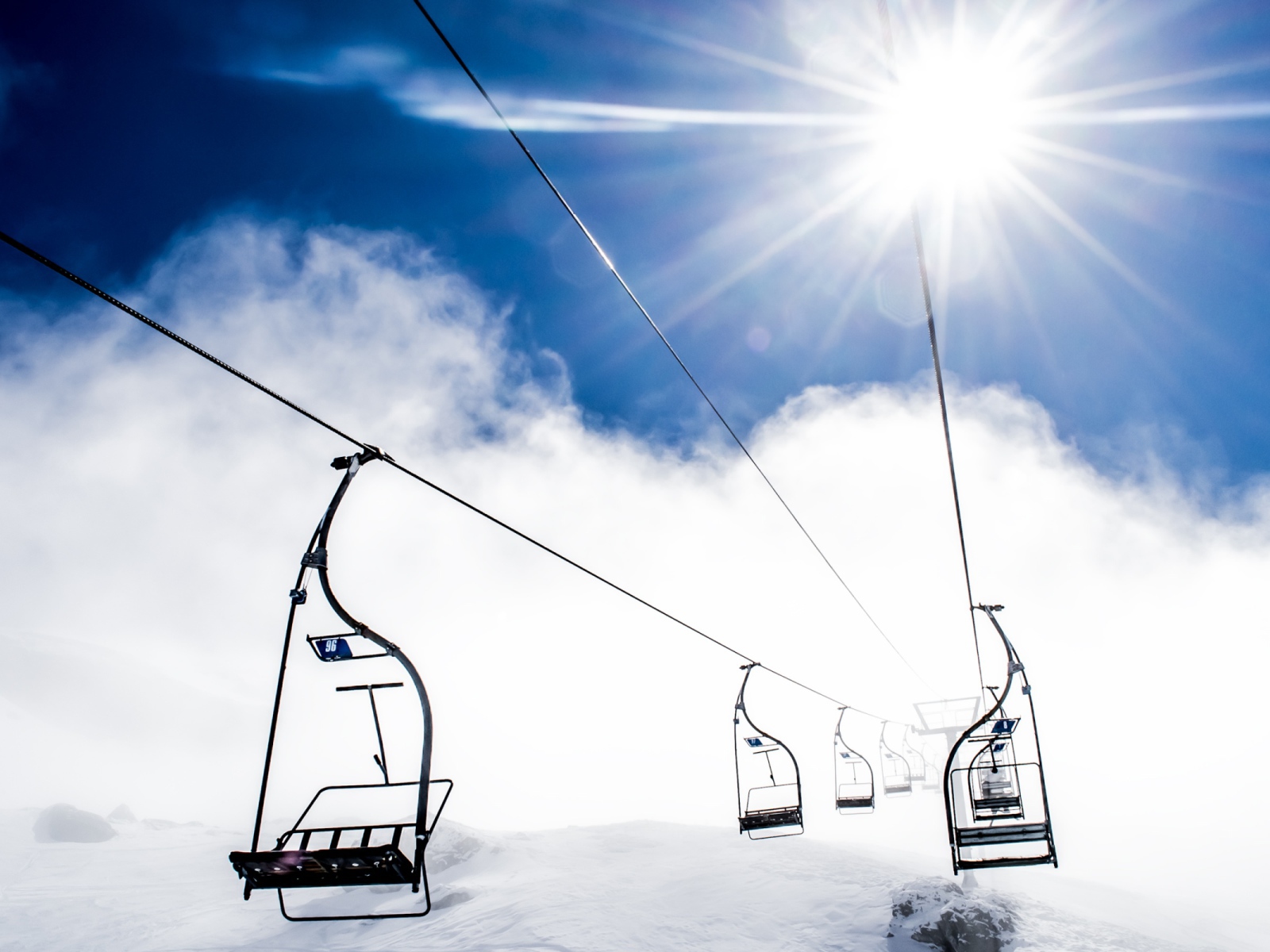 Канатная дорога на лыжном курорте