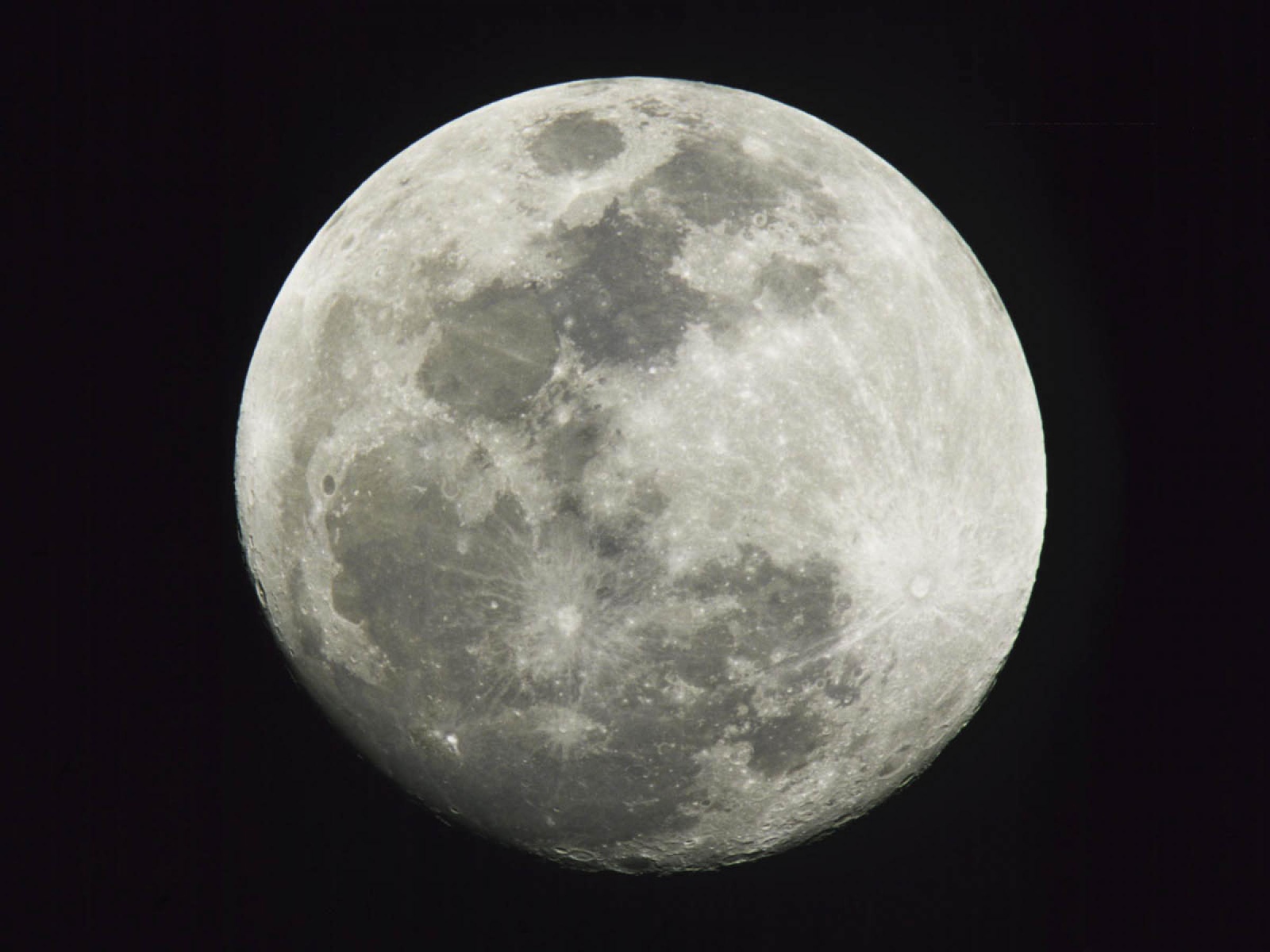 Полная Луна с Земли