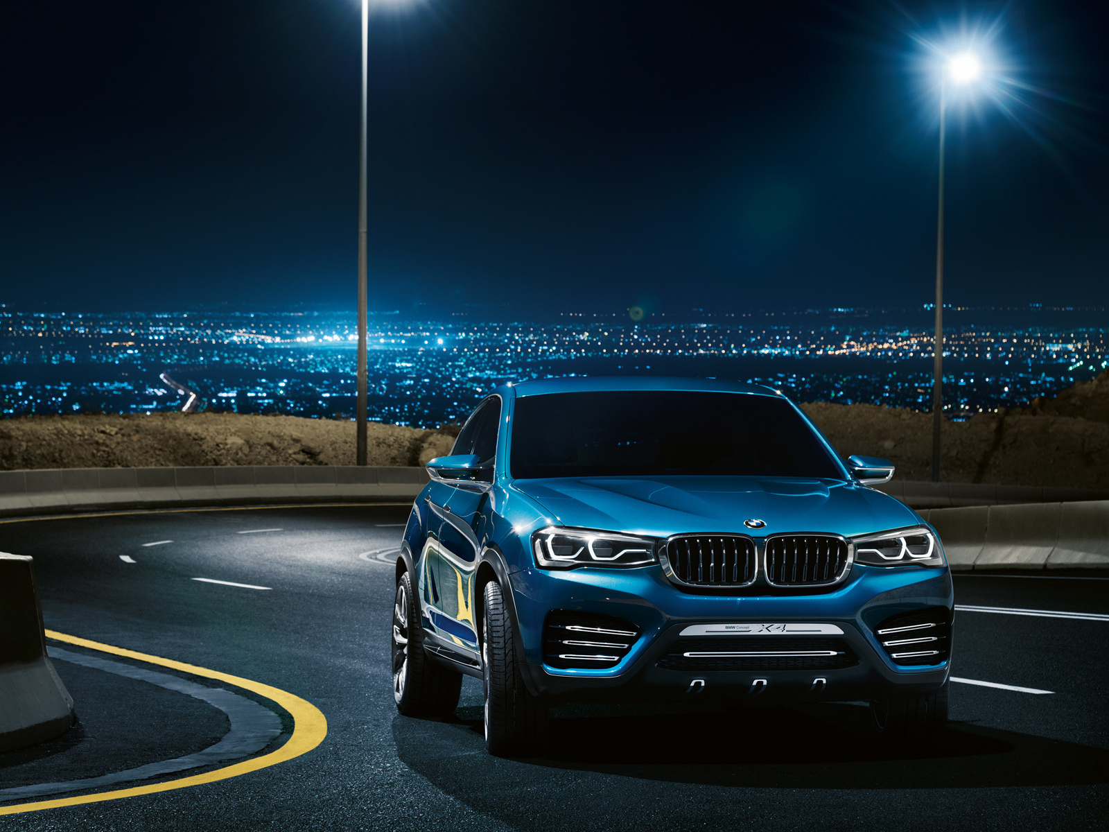 Синий BMW X4 кроссовер