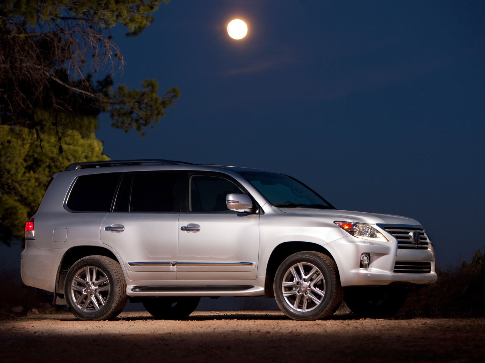 Лексус под луной