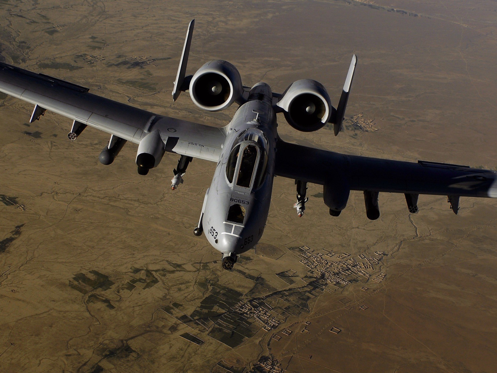 Военный самолет А-10