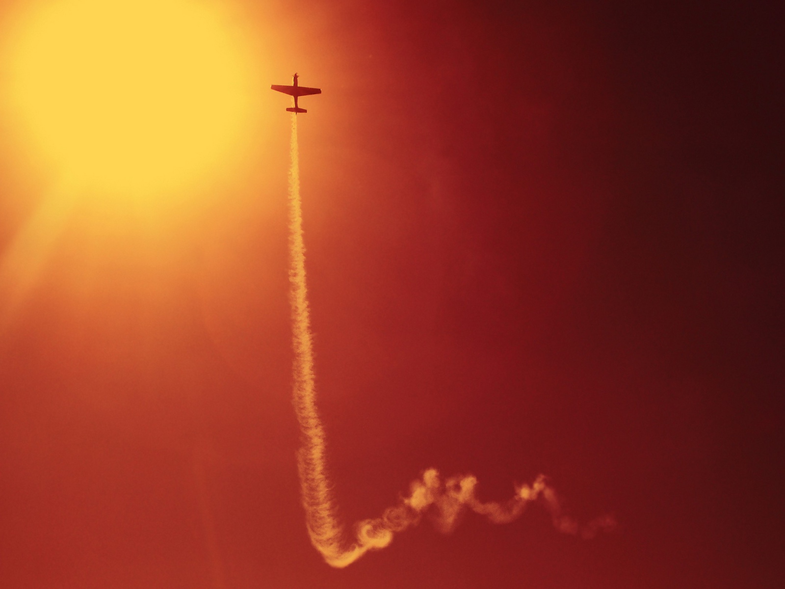 Самолет на закате