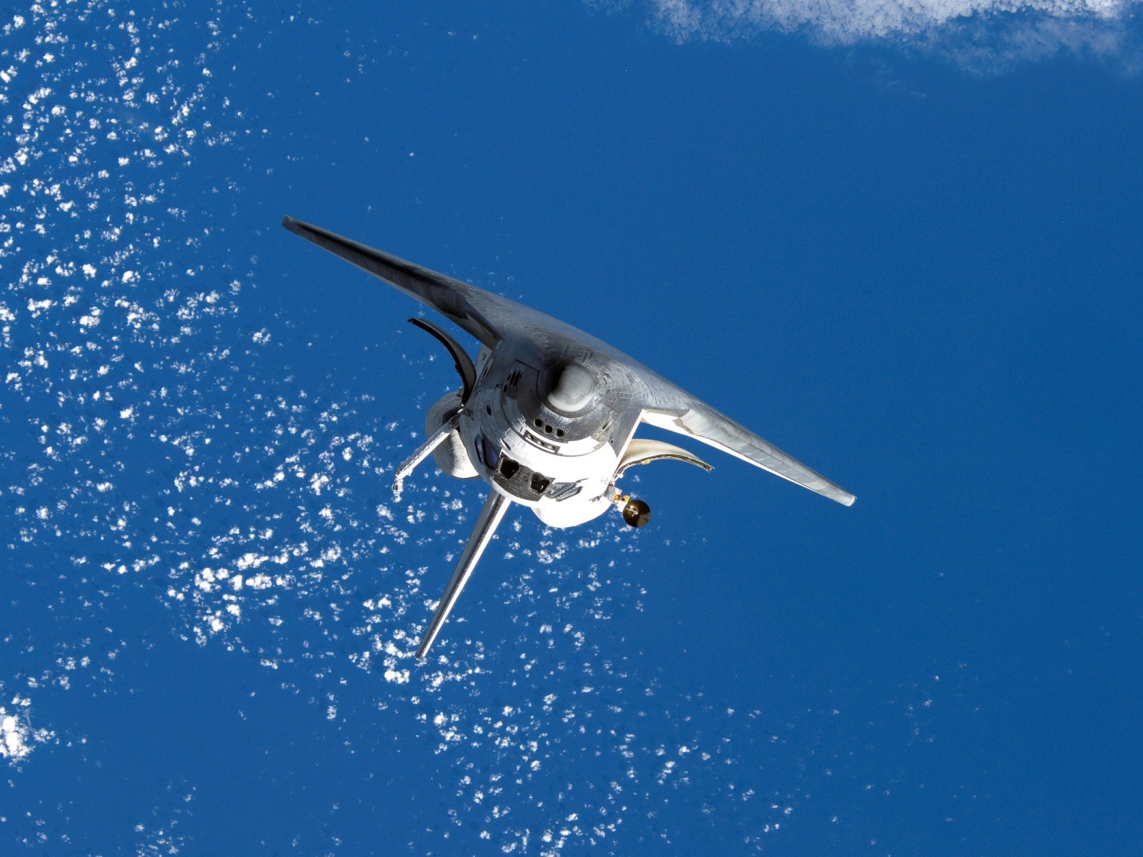 Космический шатл в полете