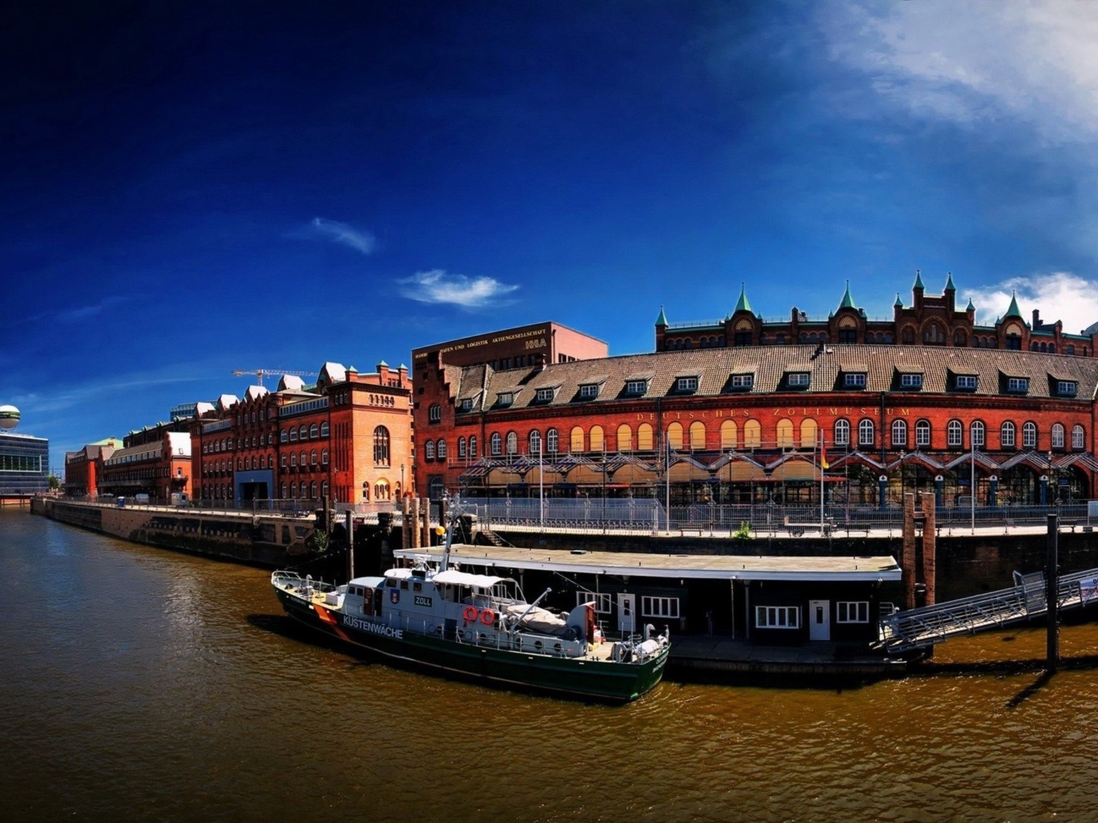  Катер у Городского причала