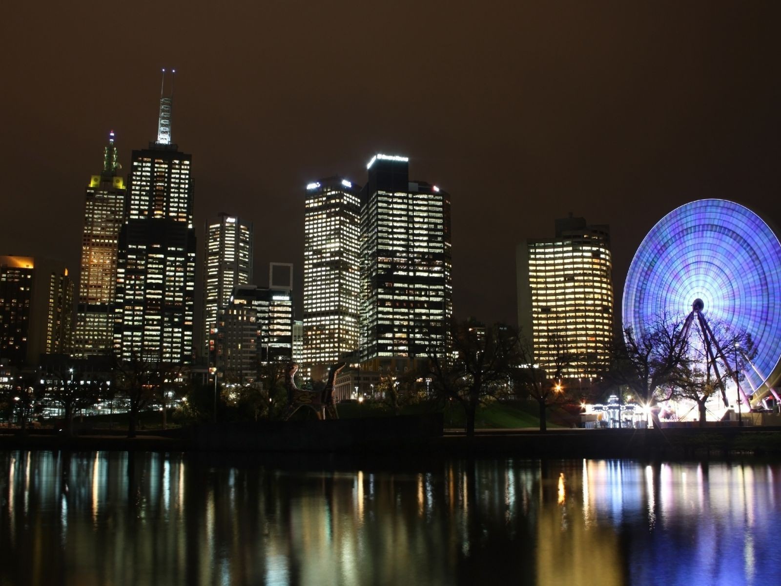 Пейзаж ночного города