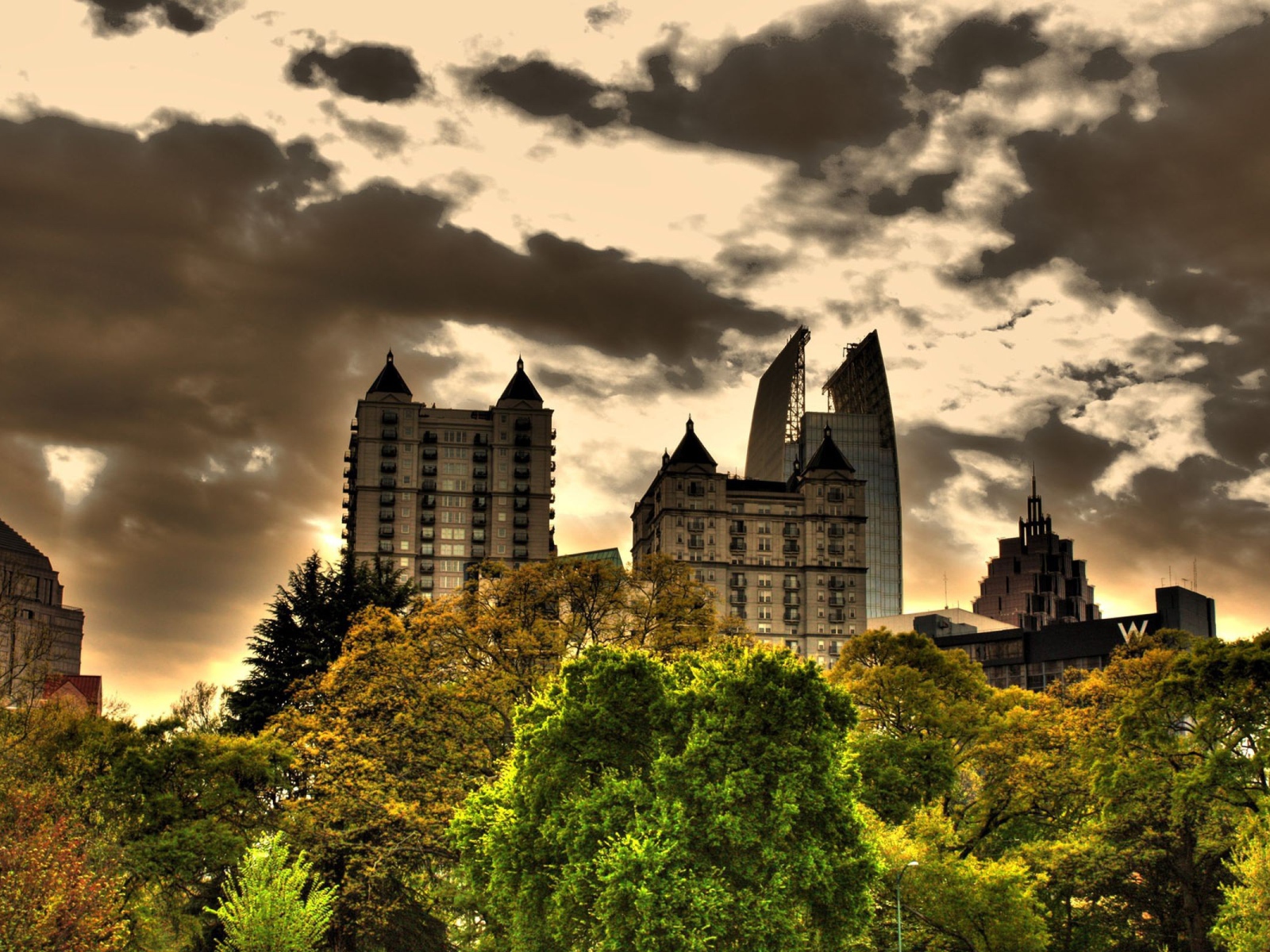 Город строится