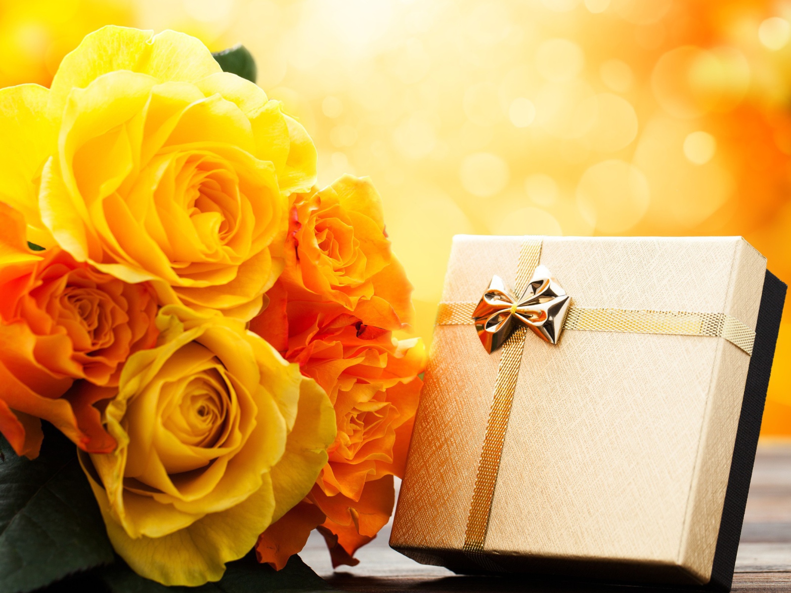 Подарок с желтыми цветами