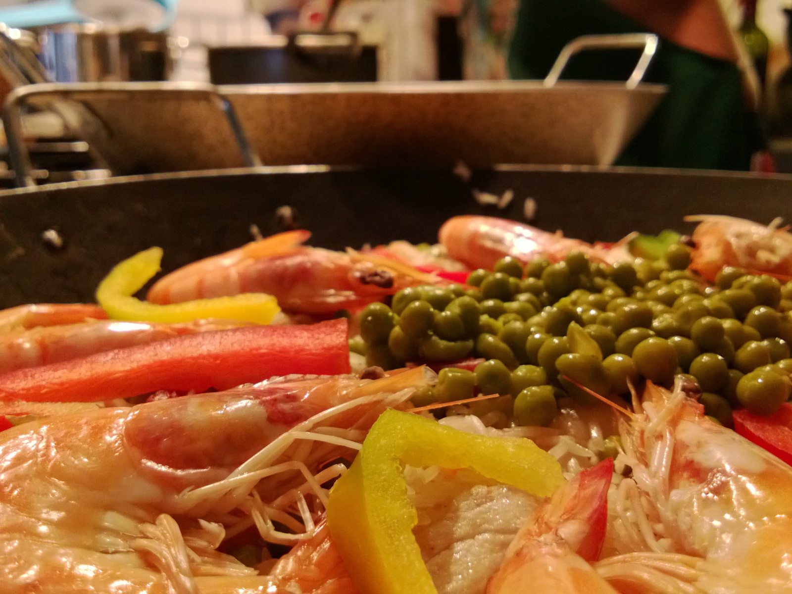 Креветки с зеленым горошком Паелья