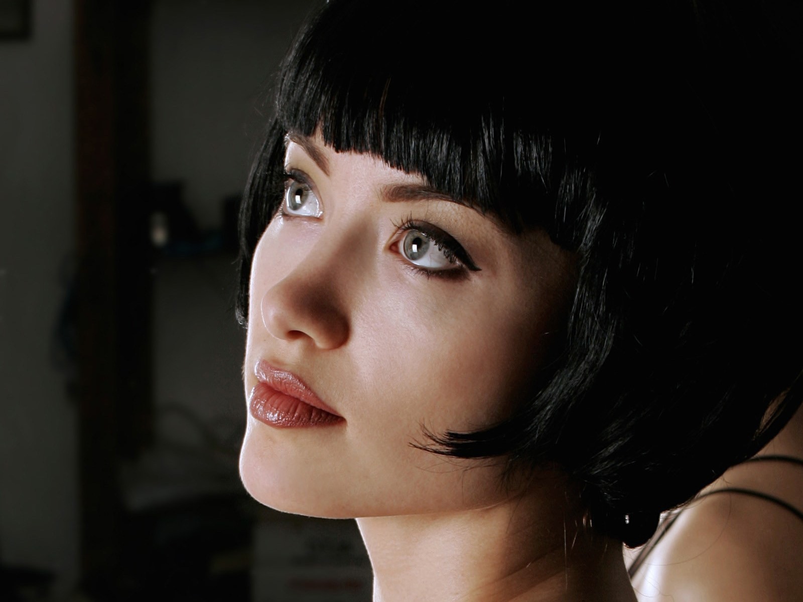 Мечтающая девушка