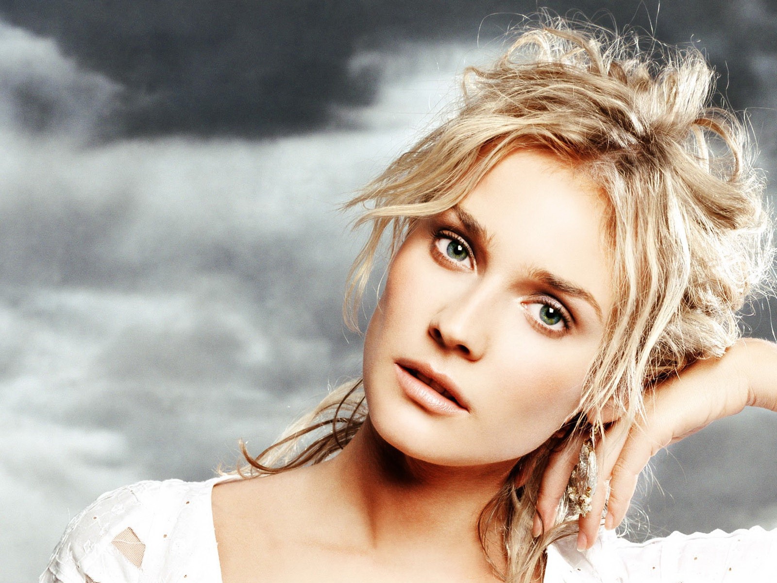 Блондинка Диане модель