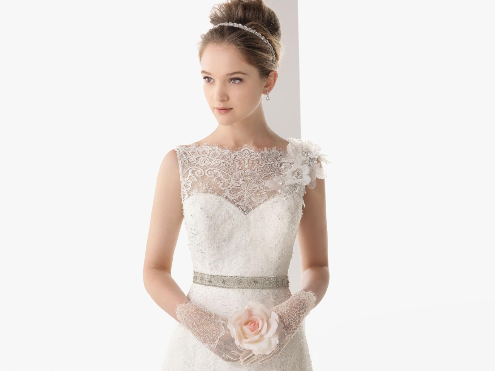 Невеста с белой розой