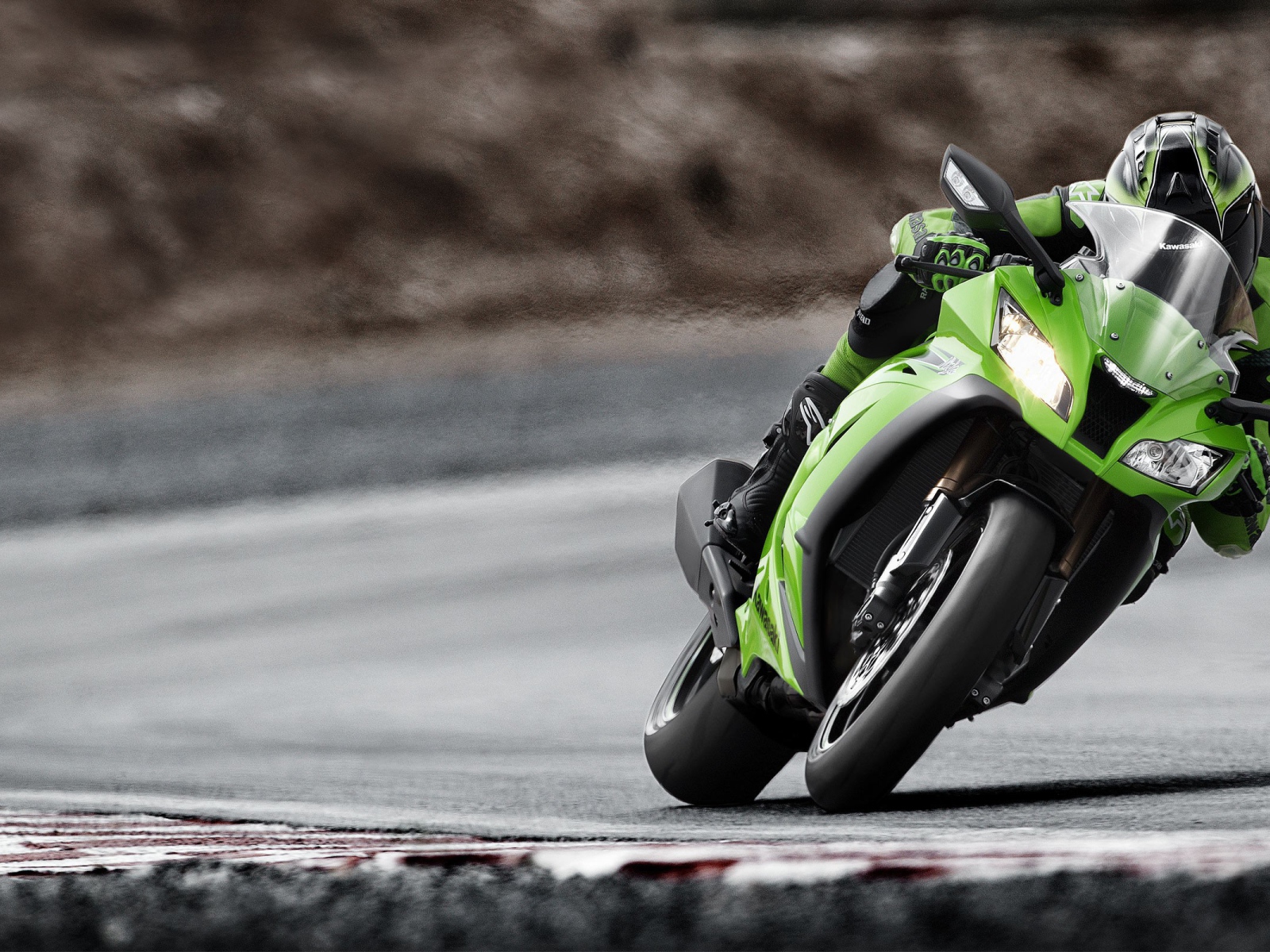 Кавасаки на повороте