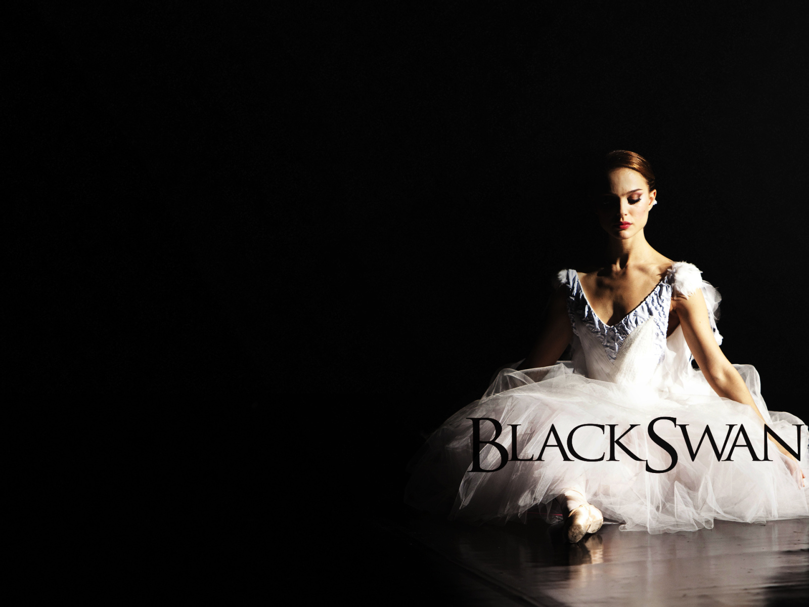 Балерина в образе белого лебедя