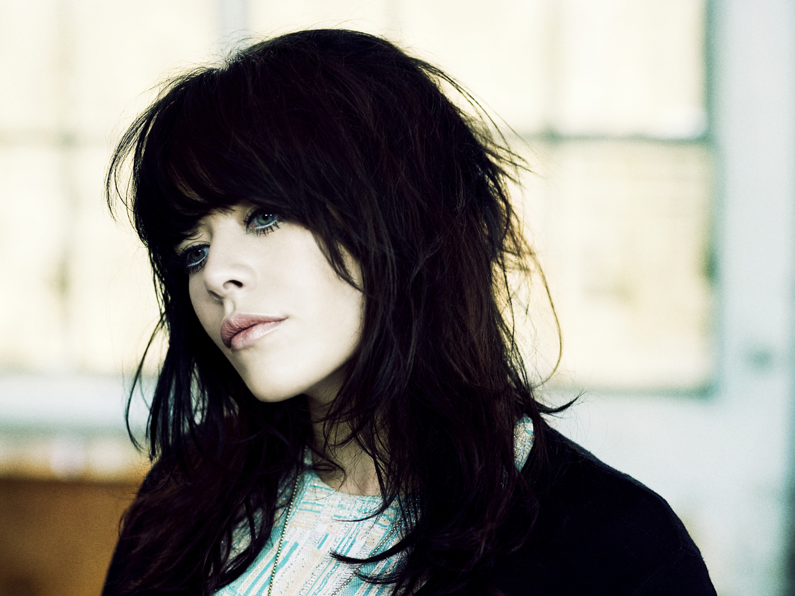 Alex Hepburn задумчивая