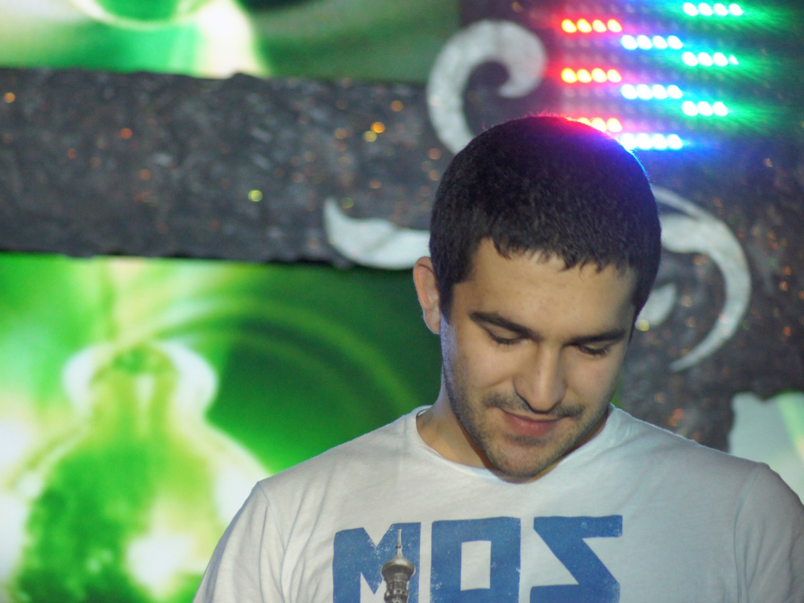 Bahh Tee исполняют песню Крылья