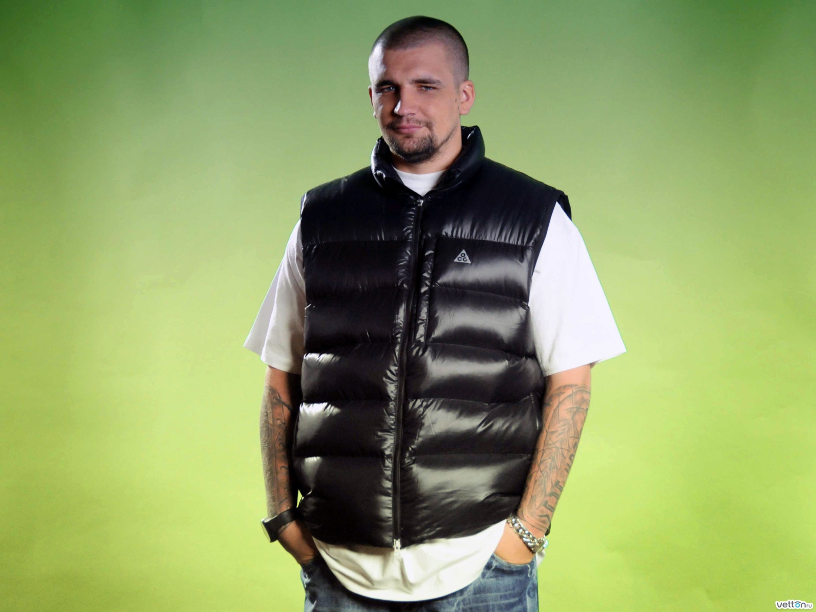 Basta на зеленом фоне