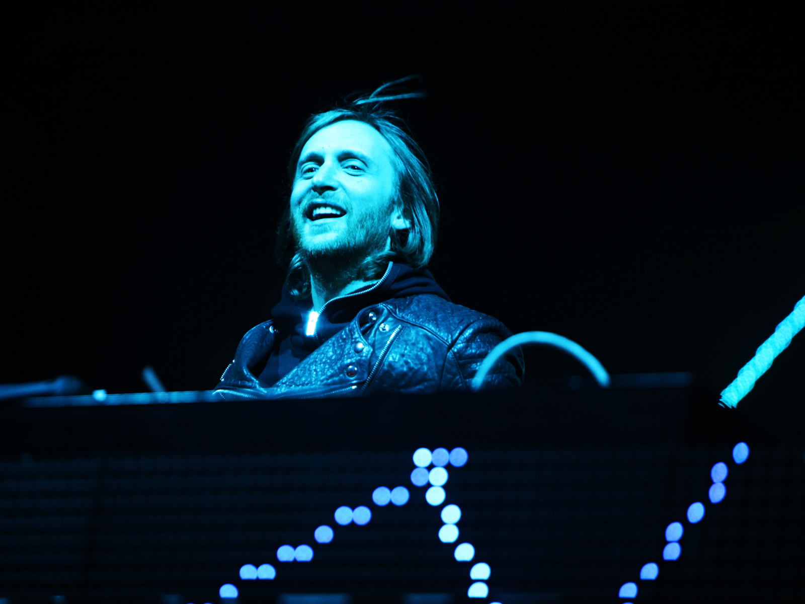 David Guetta смеется