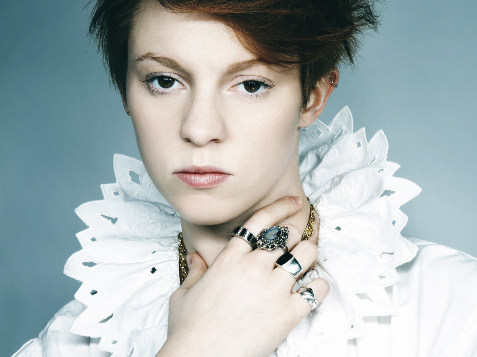 La Roux позирует для камеры