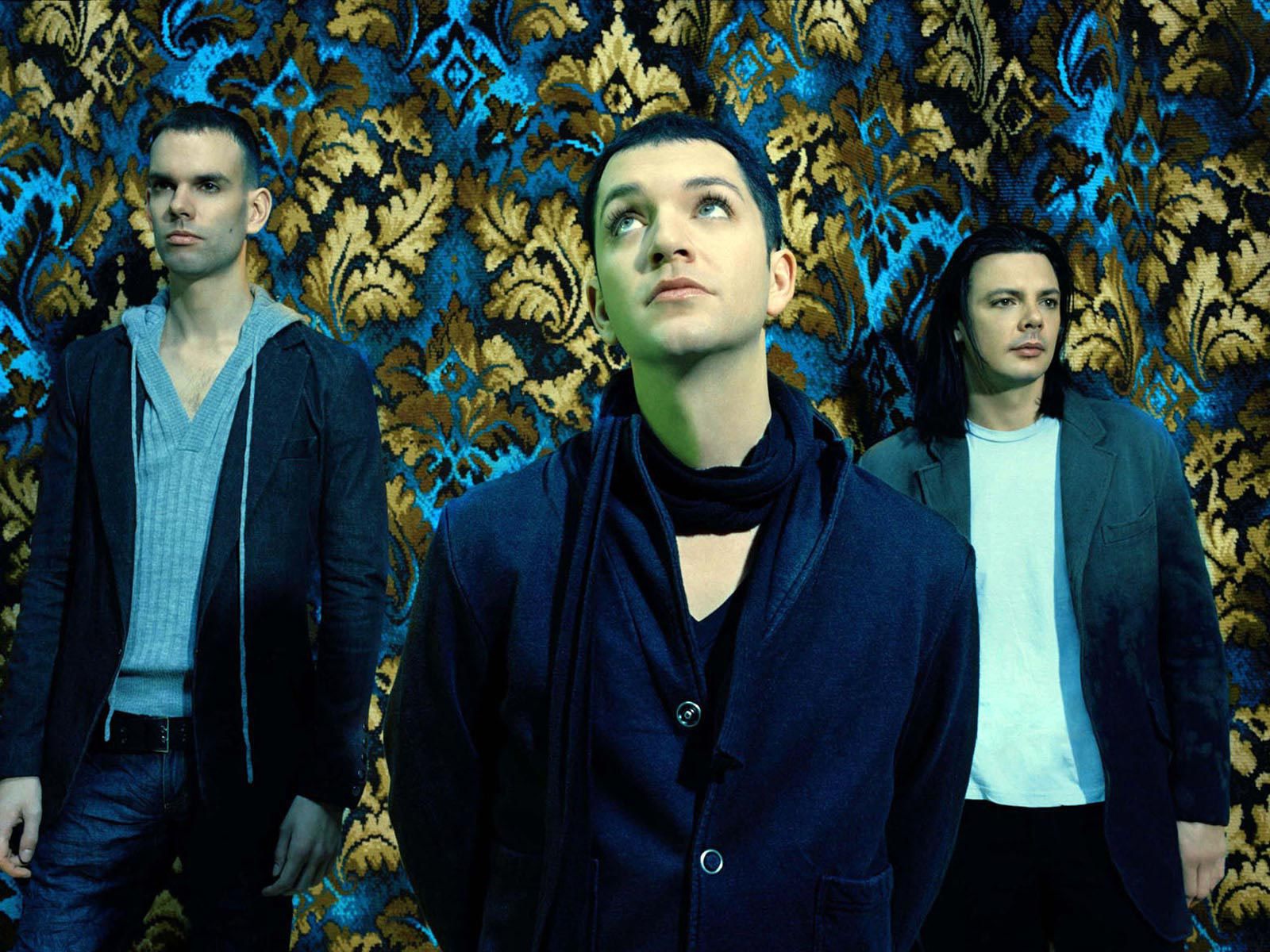Placebo на разноцветном фоне