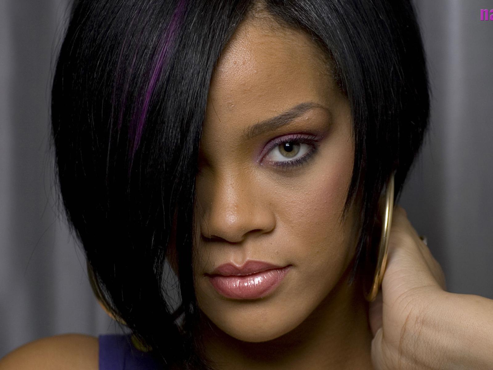  Rihanna крупным планом