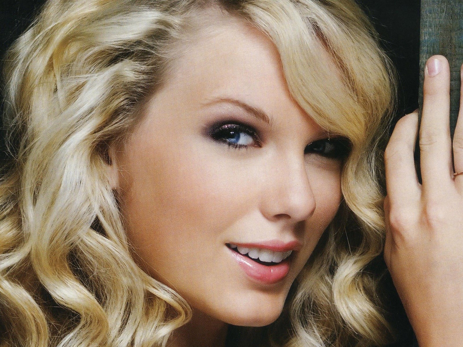 Taylor Swift красивая блондинка