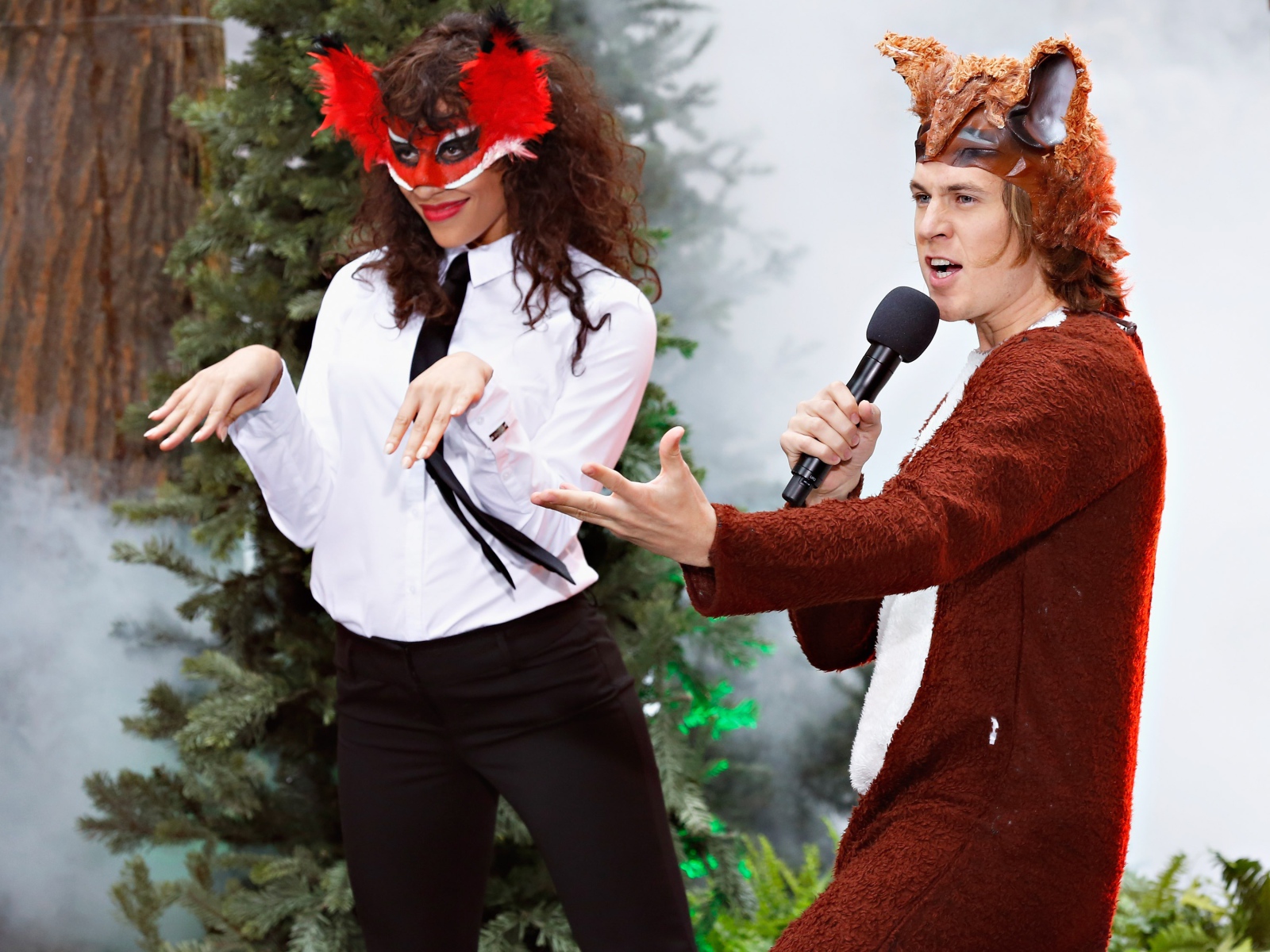 Ylvis поет песню What does the fox say