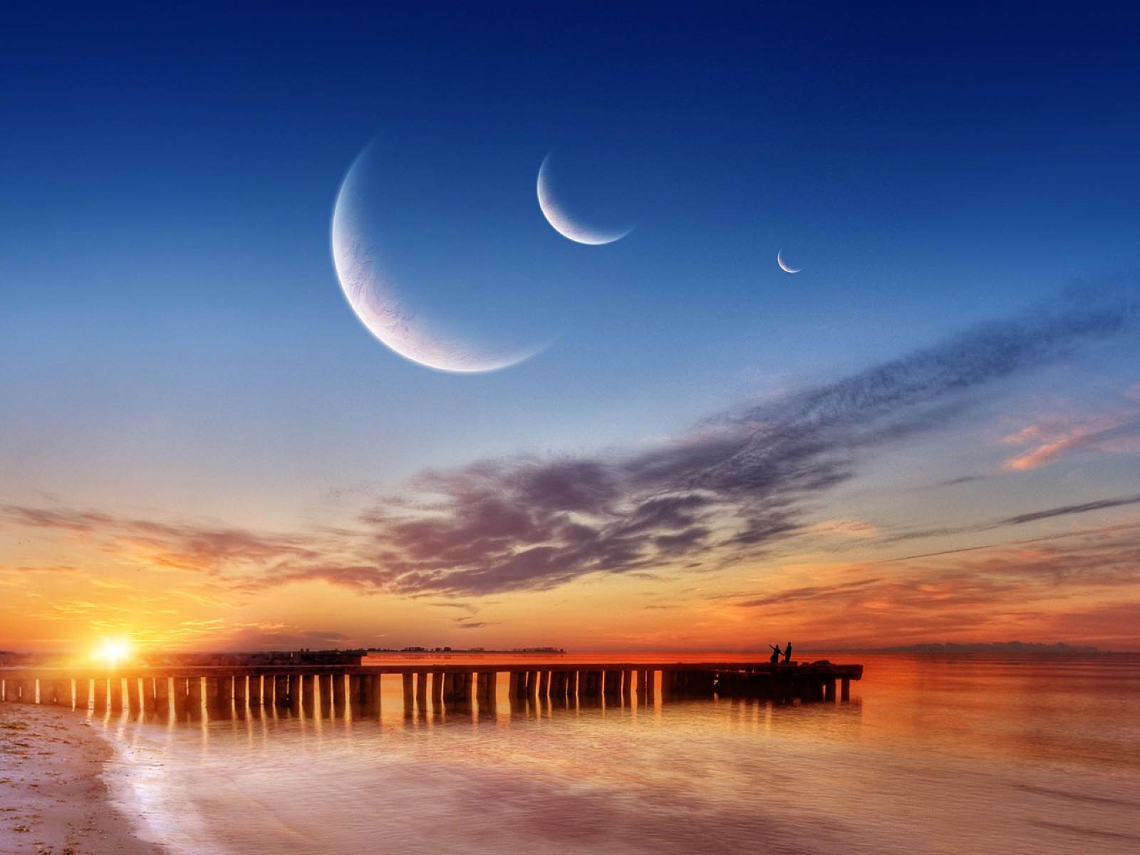 Три луны и пляж