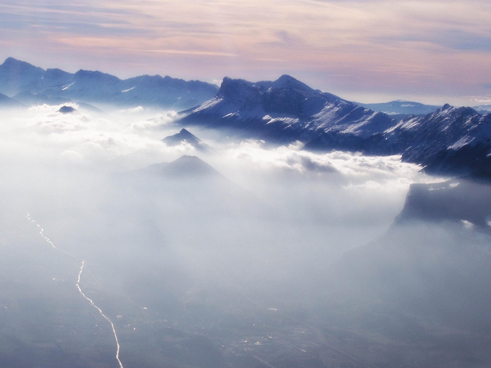 Горы туманом плену