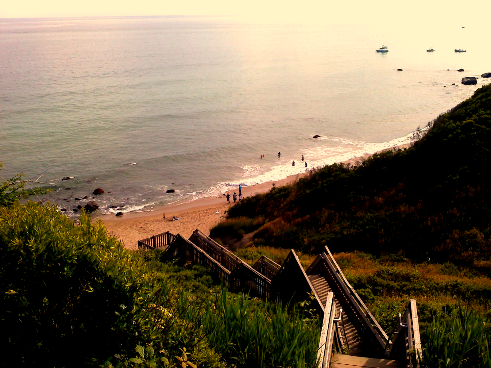 Лестница для спуска на пляж