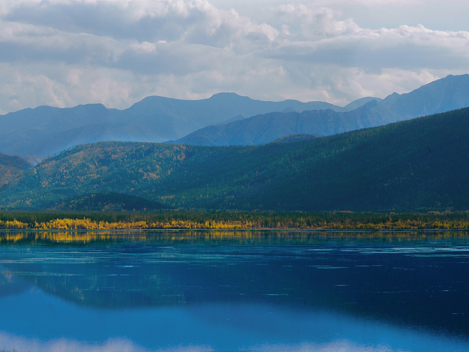 Горы и морская гладь