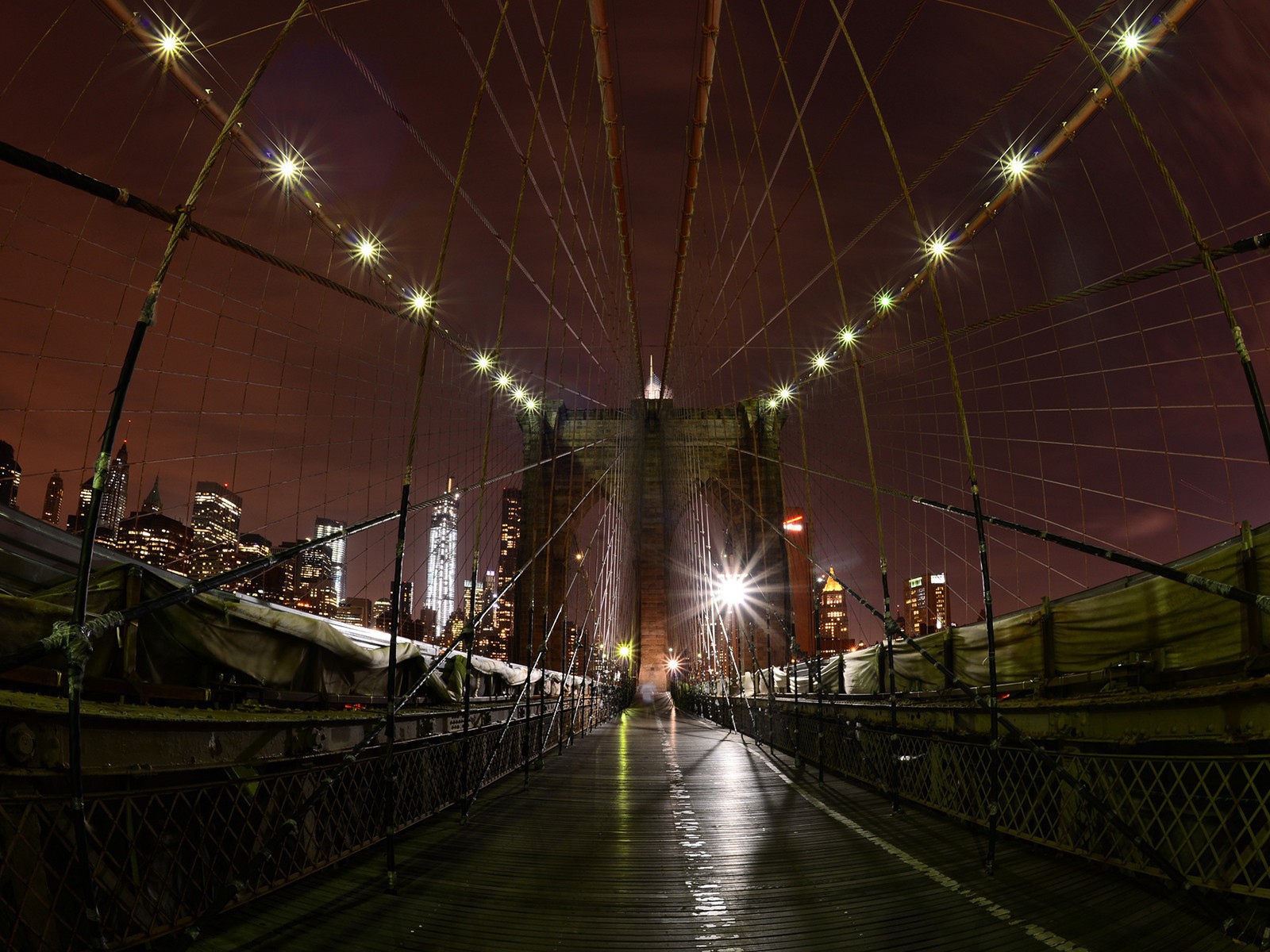 Подвесной мост с огнями