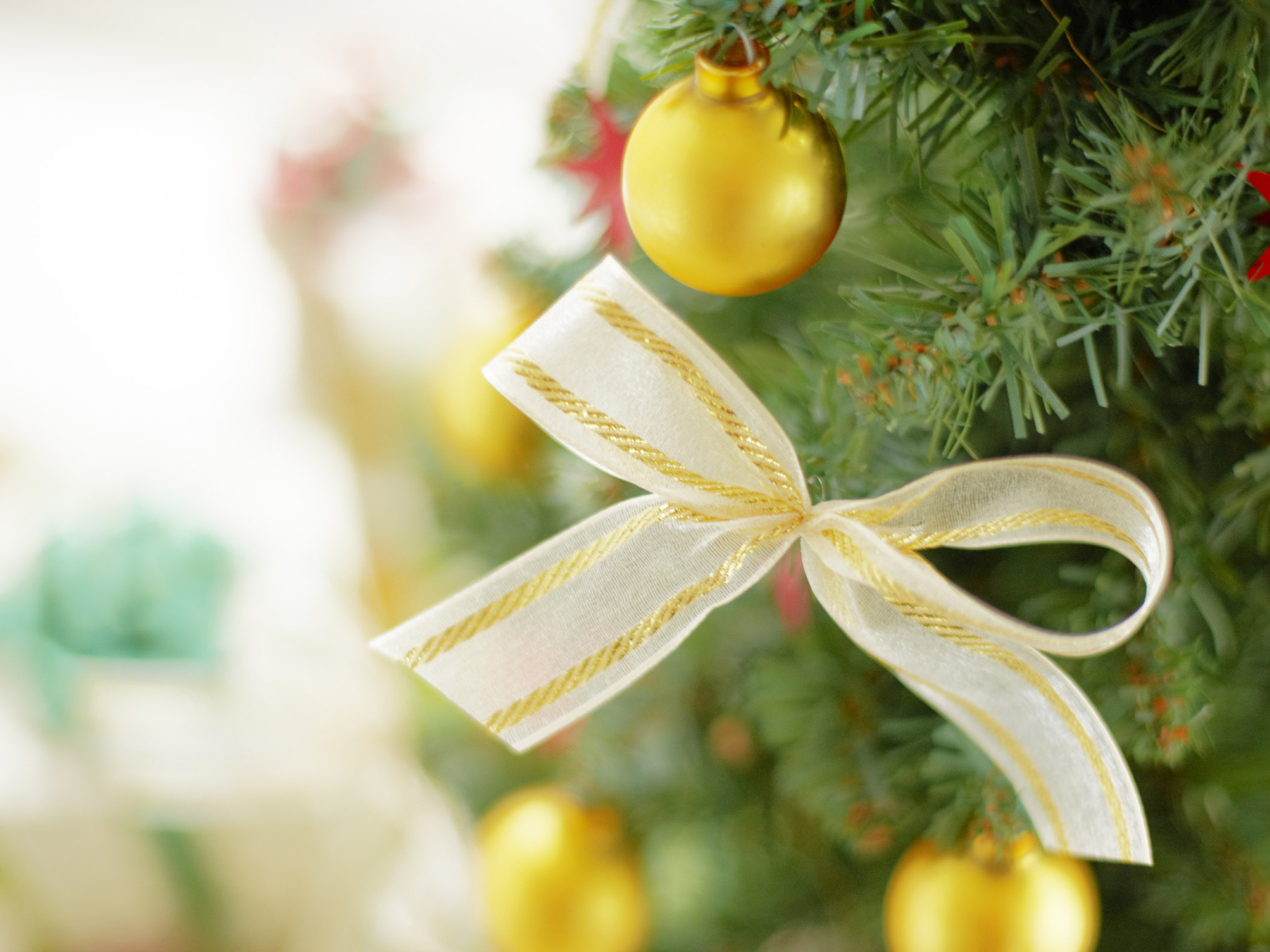 Красивая елочка на Новый 2014 Год лошади