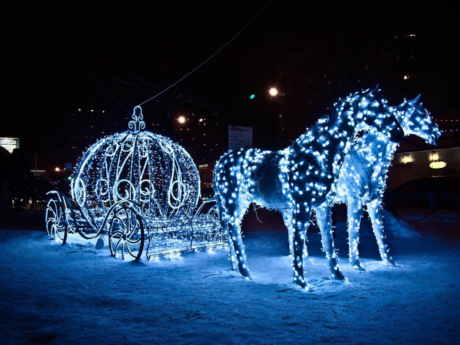 Карета с лошадьми