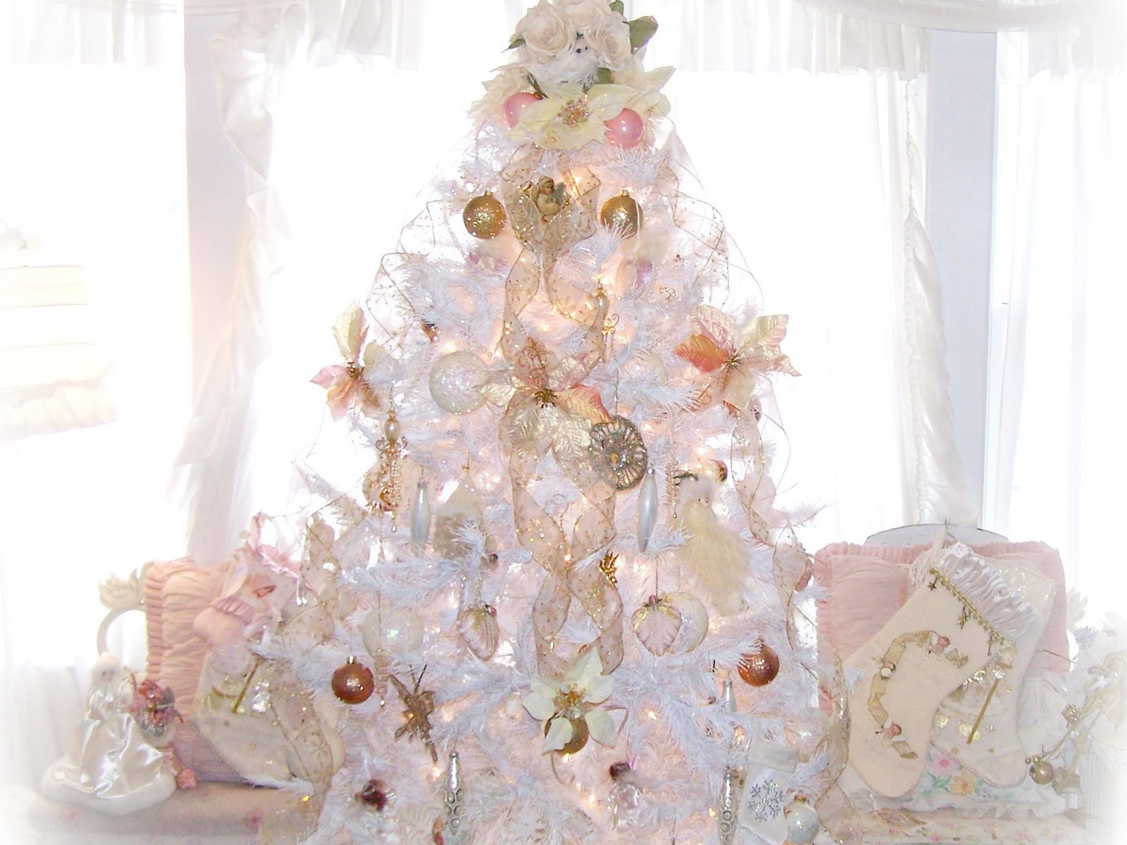 Украшения на новогодней елке в год лошади