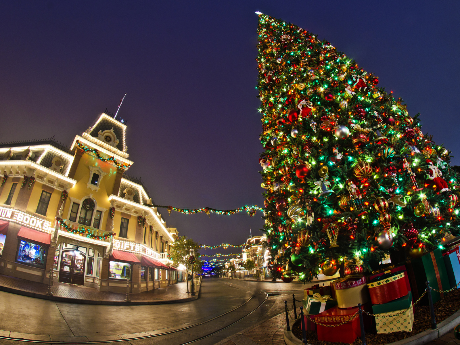 Интересная новогодняя елка