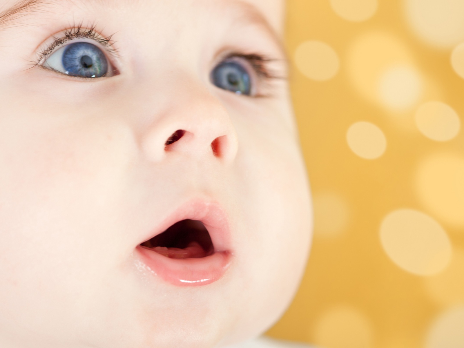 Удивленные глаза ребенка