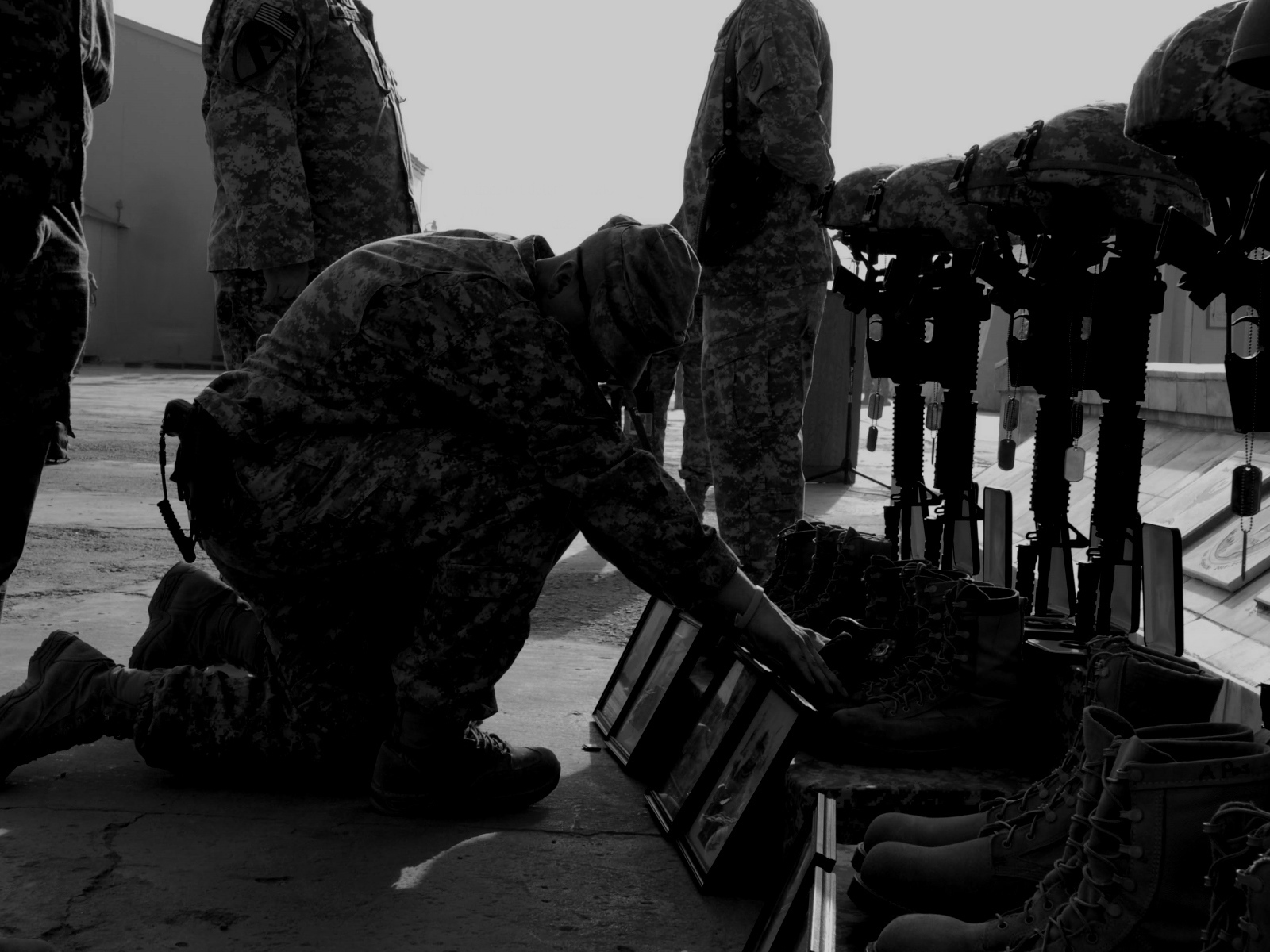 Вспоминают погибших воинов