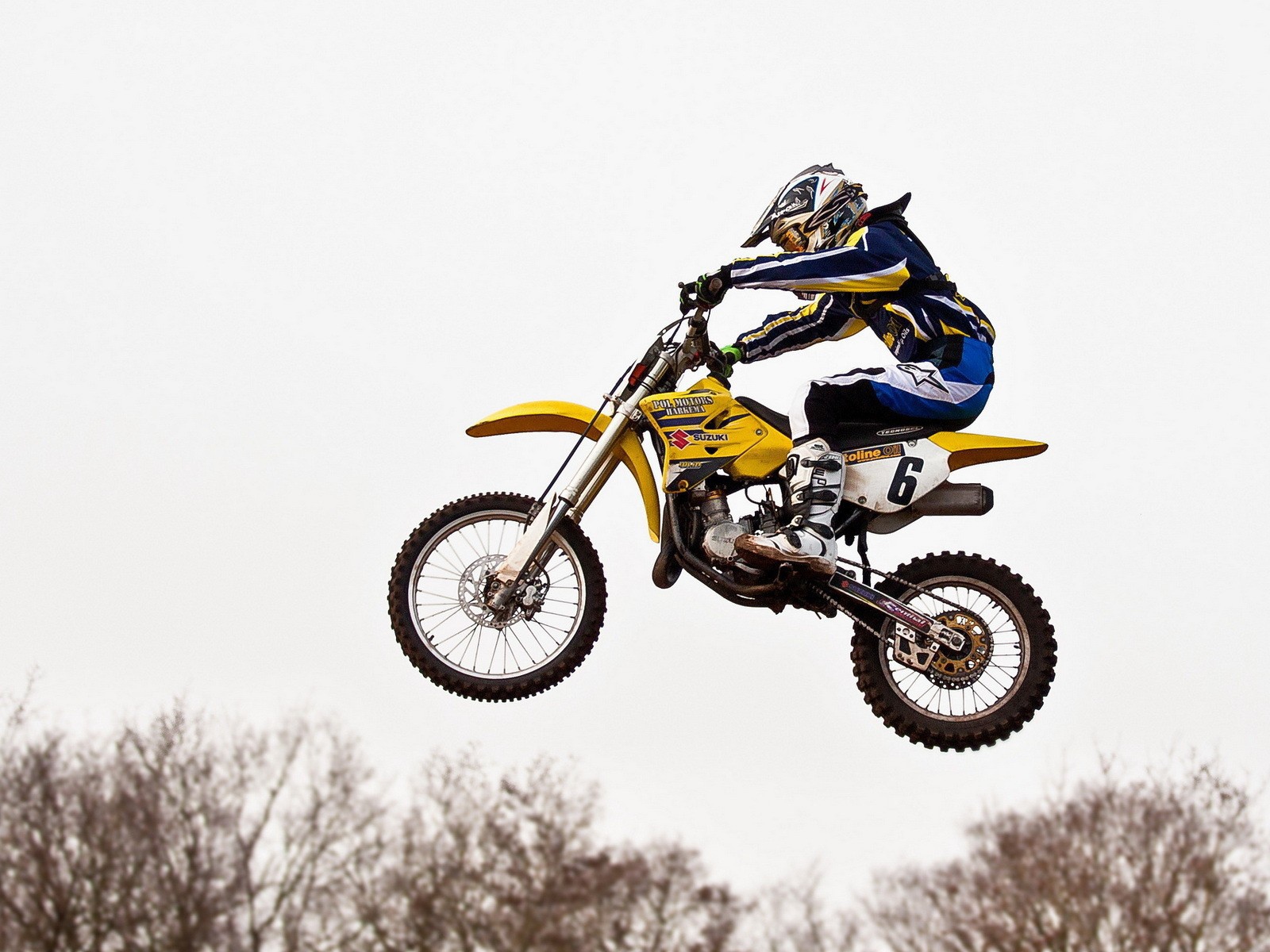 Мотоцикл в полете