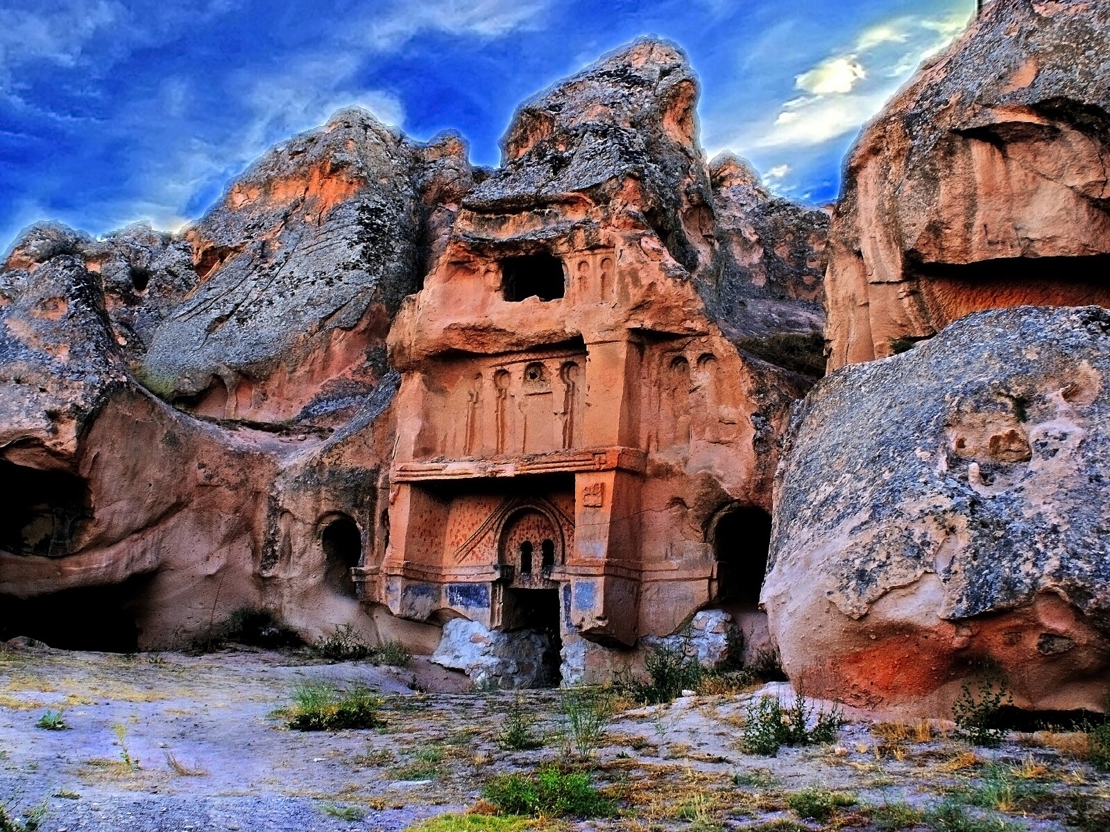 Волшебные дымоходы Турции дом в холме