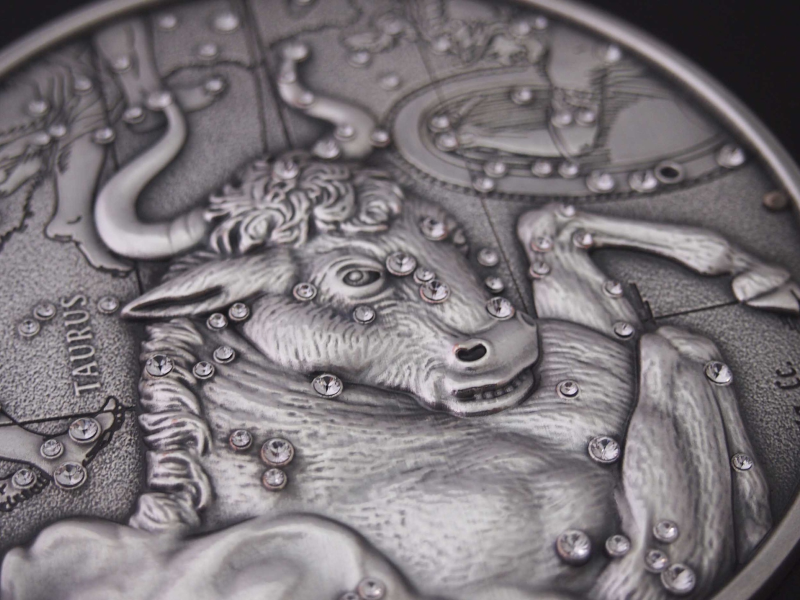 Телец на монете