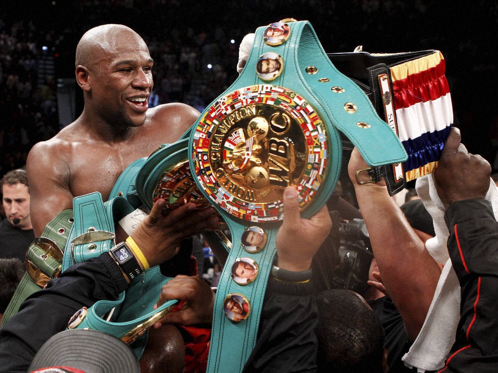 Боксер Флойд Мэйуэзер-младший и его призы