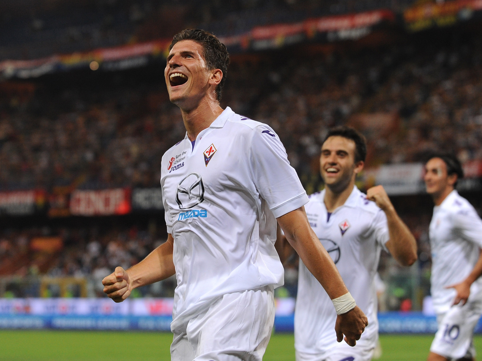 Фиорентина Марио Гомес выходит на поле