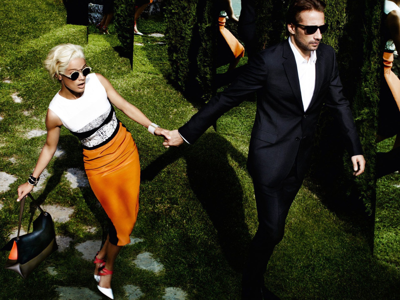 Фотография мужчины в костюме и женщины в платье