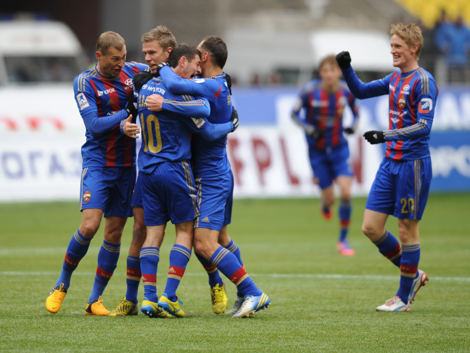 Полузащитник ЦСКА Алан Дзагоев и его команда