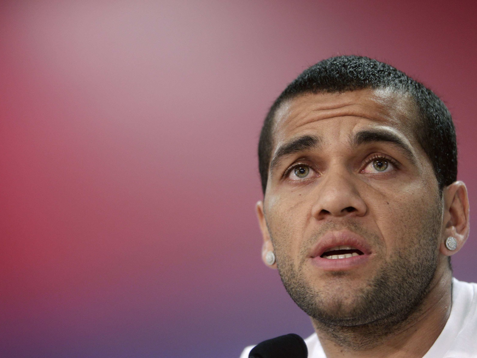 Футболист Барселоны Даниэл Алвес крупным планом